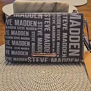 Steve Madden Wristlet black and white